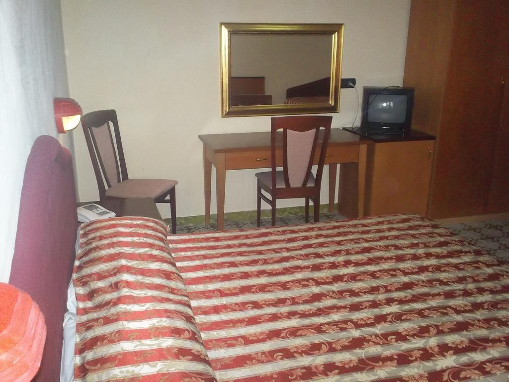 Hotel Gaggiano San Giovanni Rotondo Rum bild